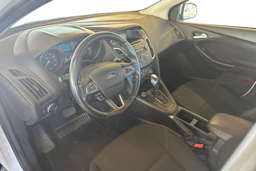 valkoinen Ford Focus 2016 kuva 3.