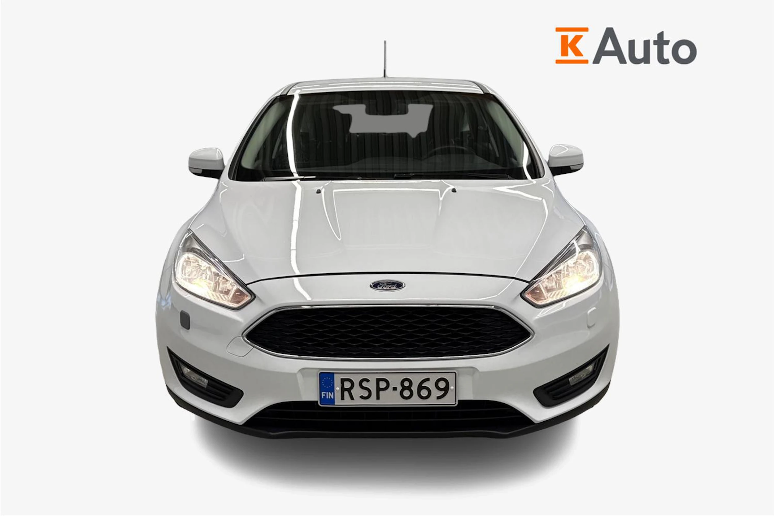 valkoinen Ford Focus 2016 kuva 4.
