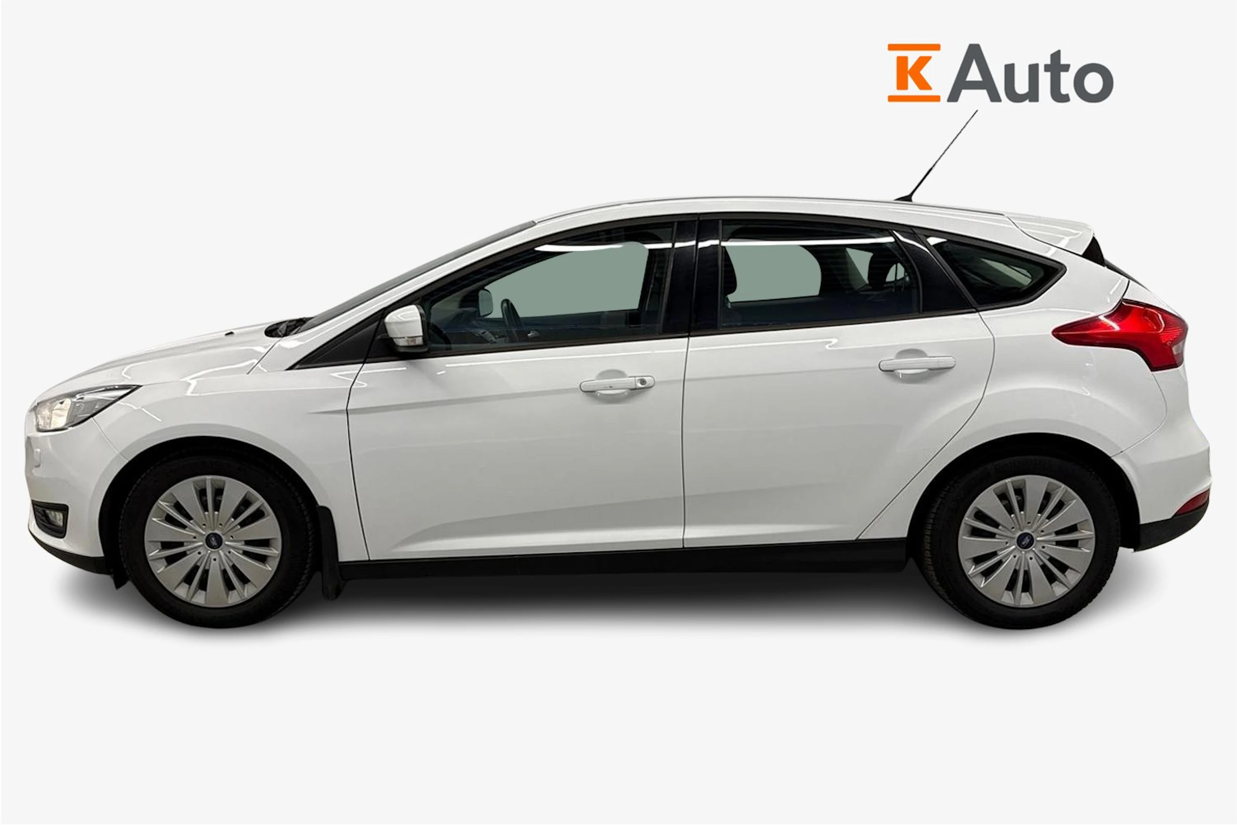 valkoinen Ford Focus 2016 kuva 5.
