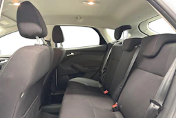valkoinen Ford Focus 2016 kuva 8.
