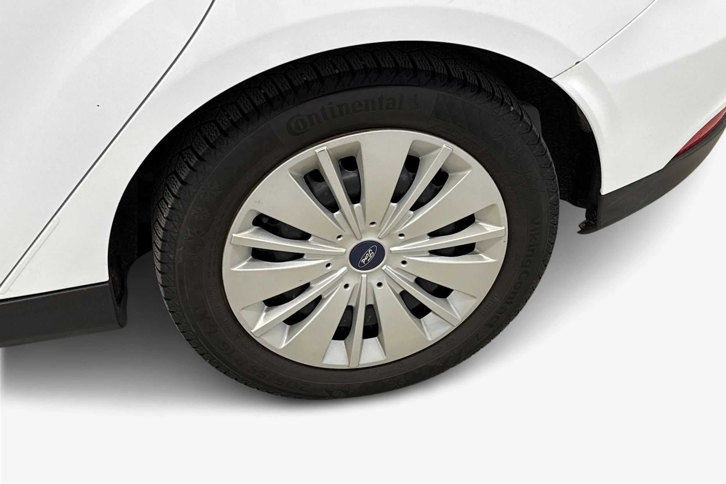 valkoinen Ford Focus 2016 kuva 9.