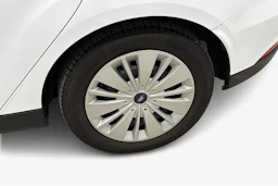 valkoinen Ford Focus 2016 kuva 9.