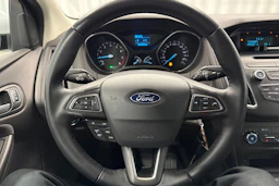 valkoinen Ford Focus 2016 kuva 11.