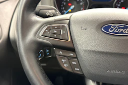 valkoinen Ford Focus 2016 kuva 12.