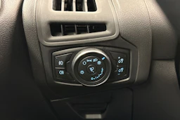 valkoinen Ford Focus 2016 kuva 15.