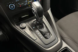 valkoinen Ford Focus 2016 kuva 18.