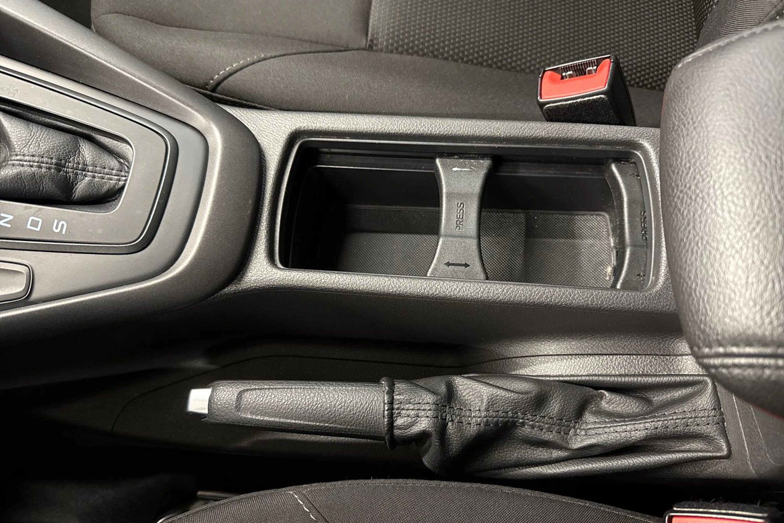 valkoinen Ford Focus 2016 kuva 20.