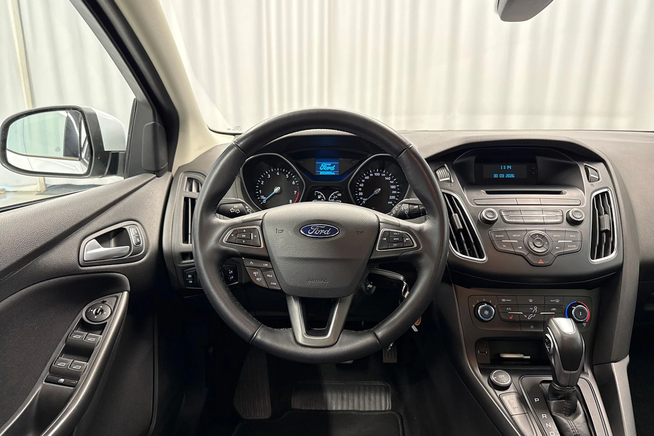 valkoinen Ford Focus 2016 kuva 21.