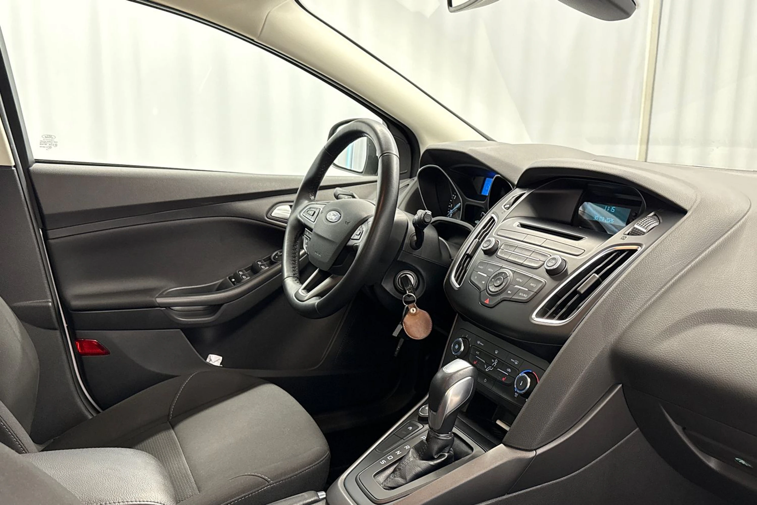 valkoinen Ford Focus 2016 kuva 22.