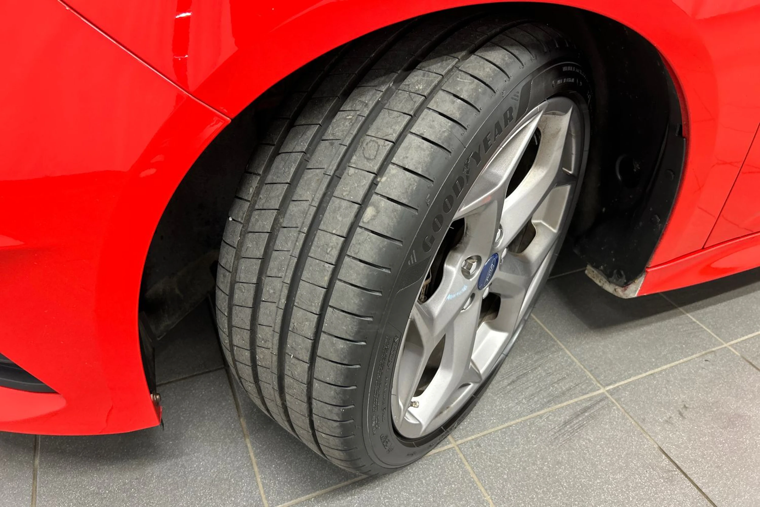 punainen Ford Focus 2016 kuva 10.