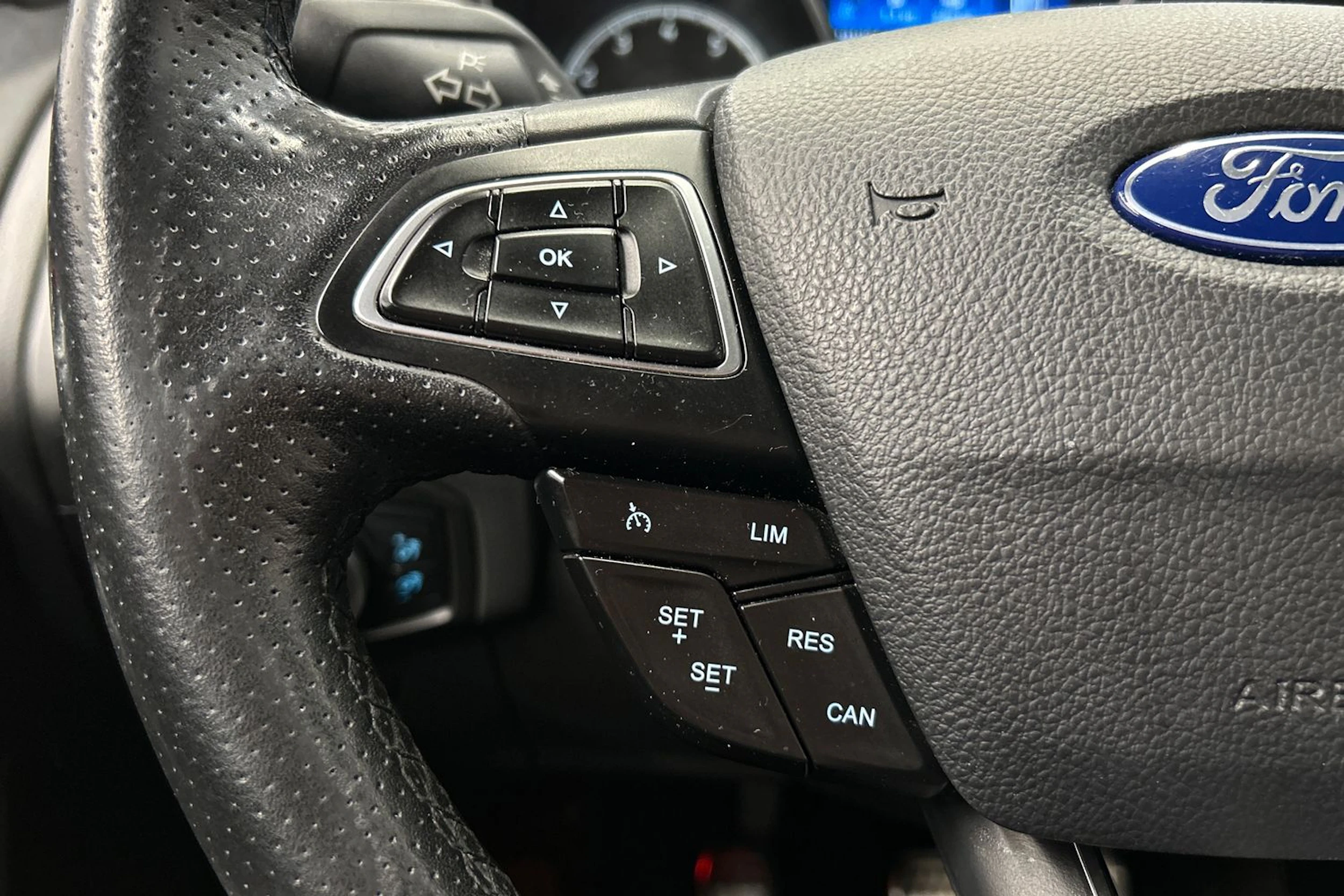 punainen Ford Focus 2016 kuva 14.