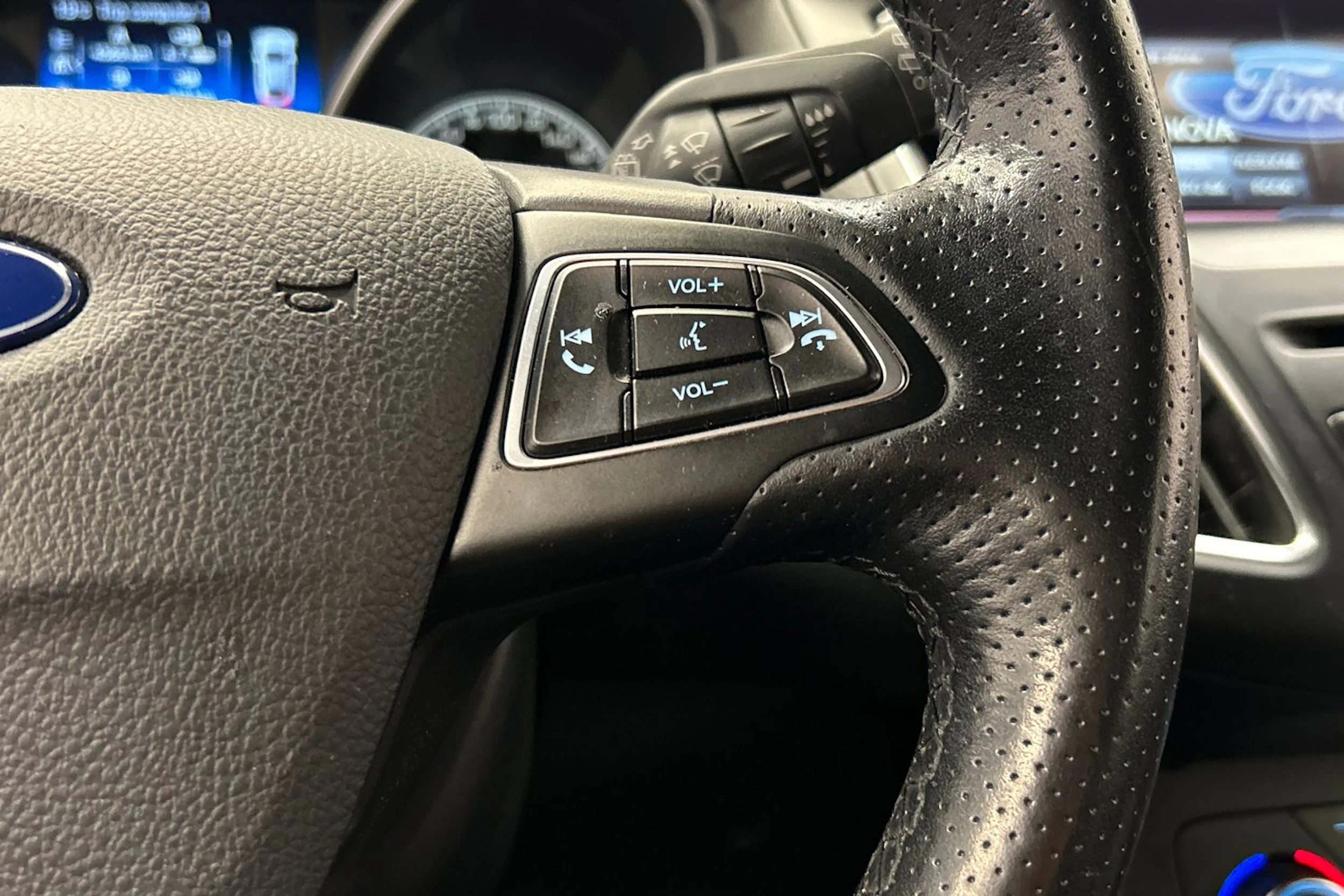 punainen Ford Focus 2016 kuva 15.