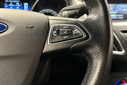 punainen Ford Focus 2016 kuva 15.