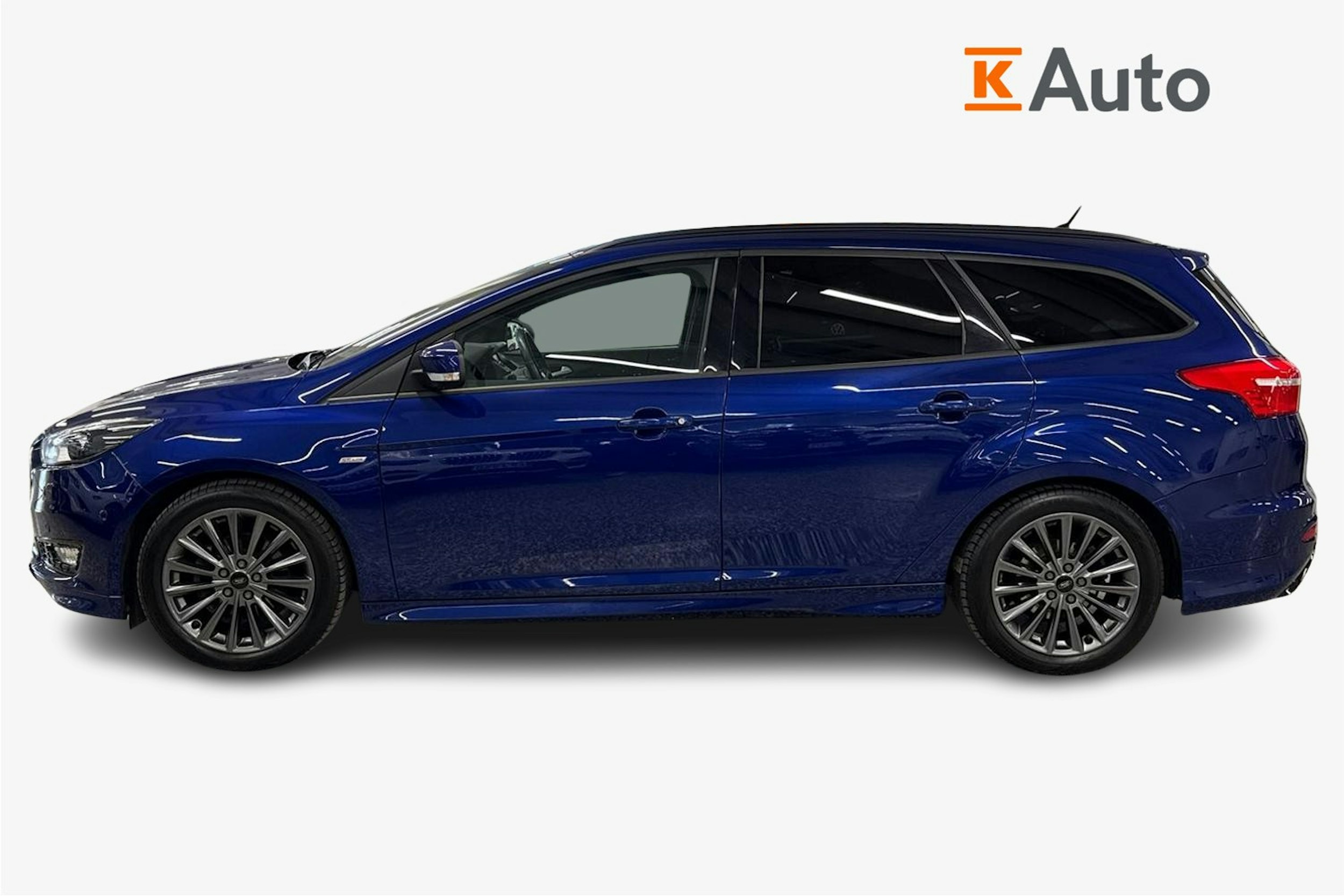 sininen Ford Focus 2016 kuva 6.