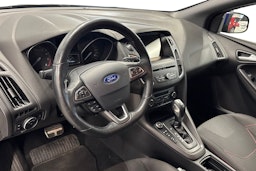 sininen Ford Focus 2016 kuva 7.