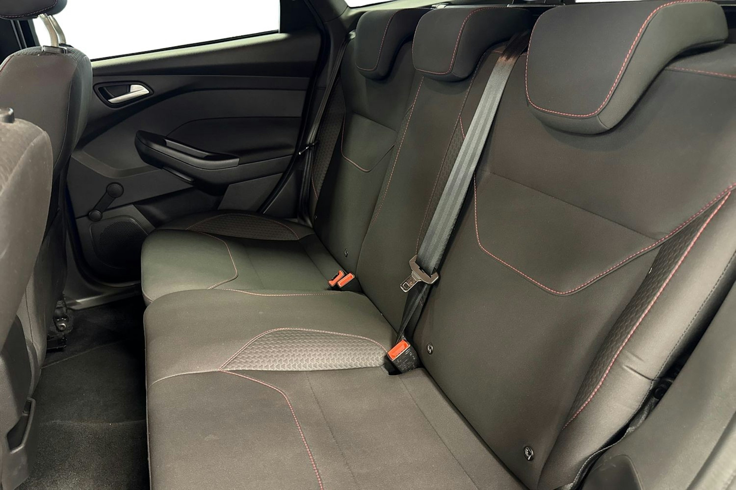 sininen Ford Focus 2016 kuva 10.