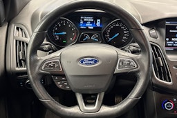 sininen Ford Focus 2016 kuva 14.
