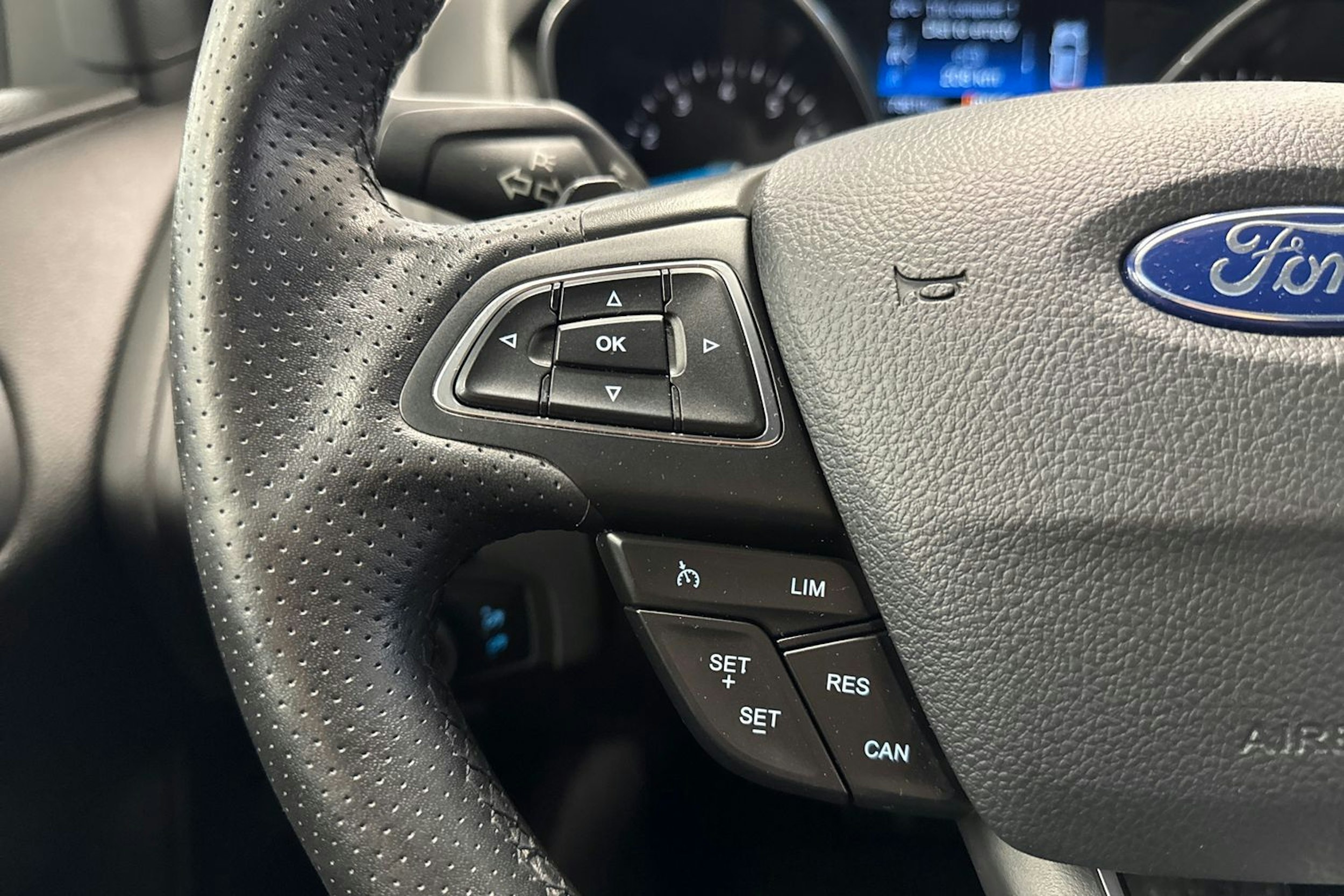 sininen Ford Focus 2016 kuva 15.