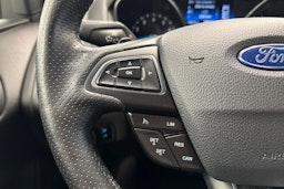 sininen Ford Focus 2016 kuva 15.
