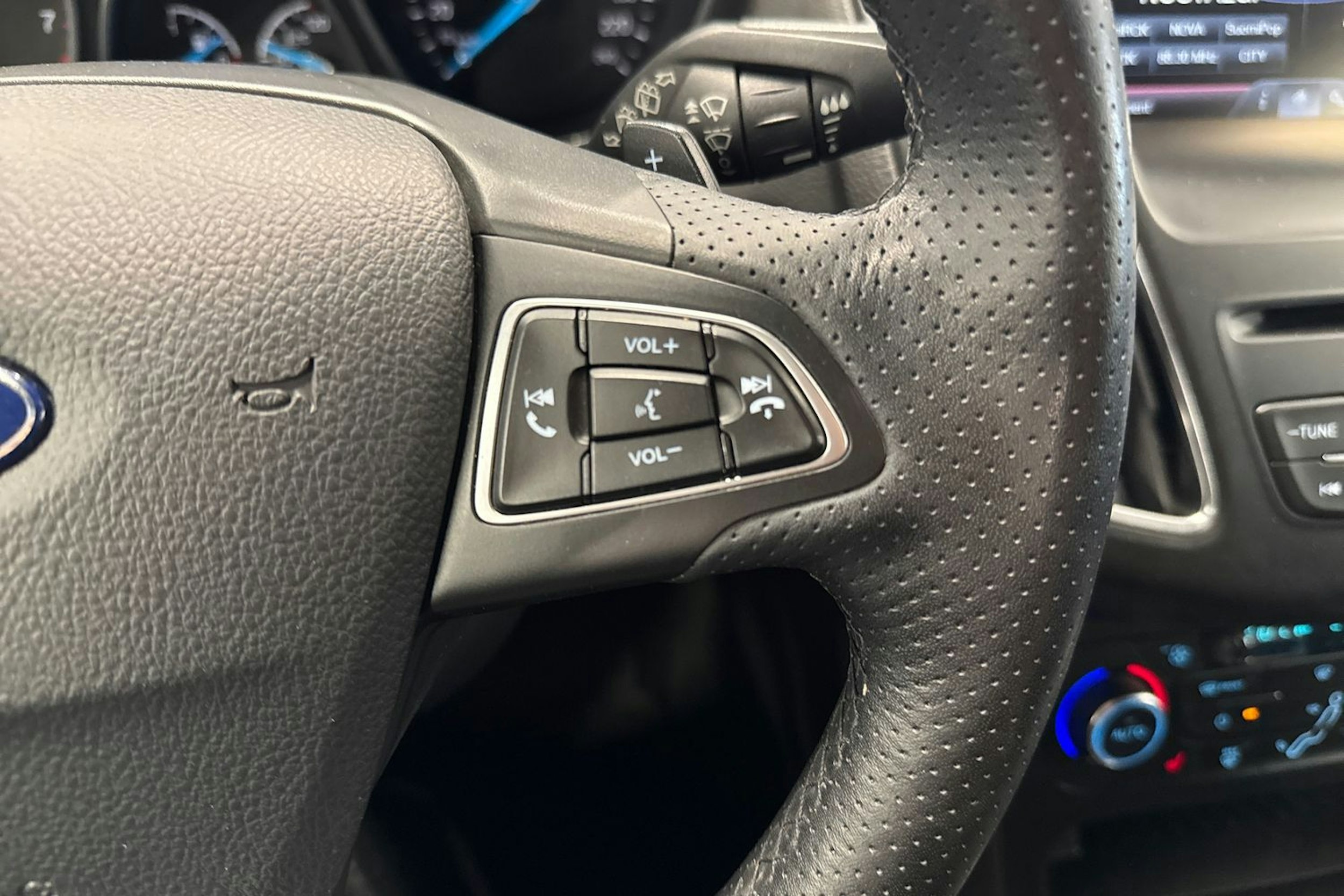 sininen Ford Focus 2016 kuva 16.
