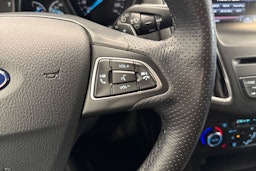 sininen Ford Focus 2016 kuva 16.