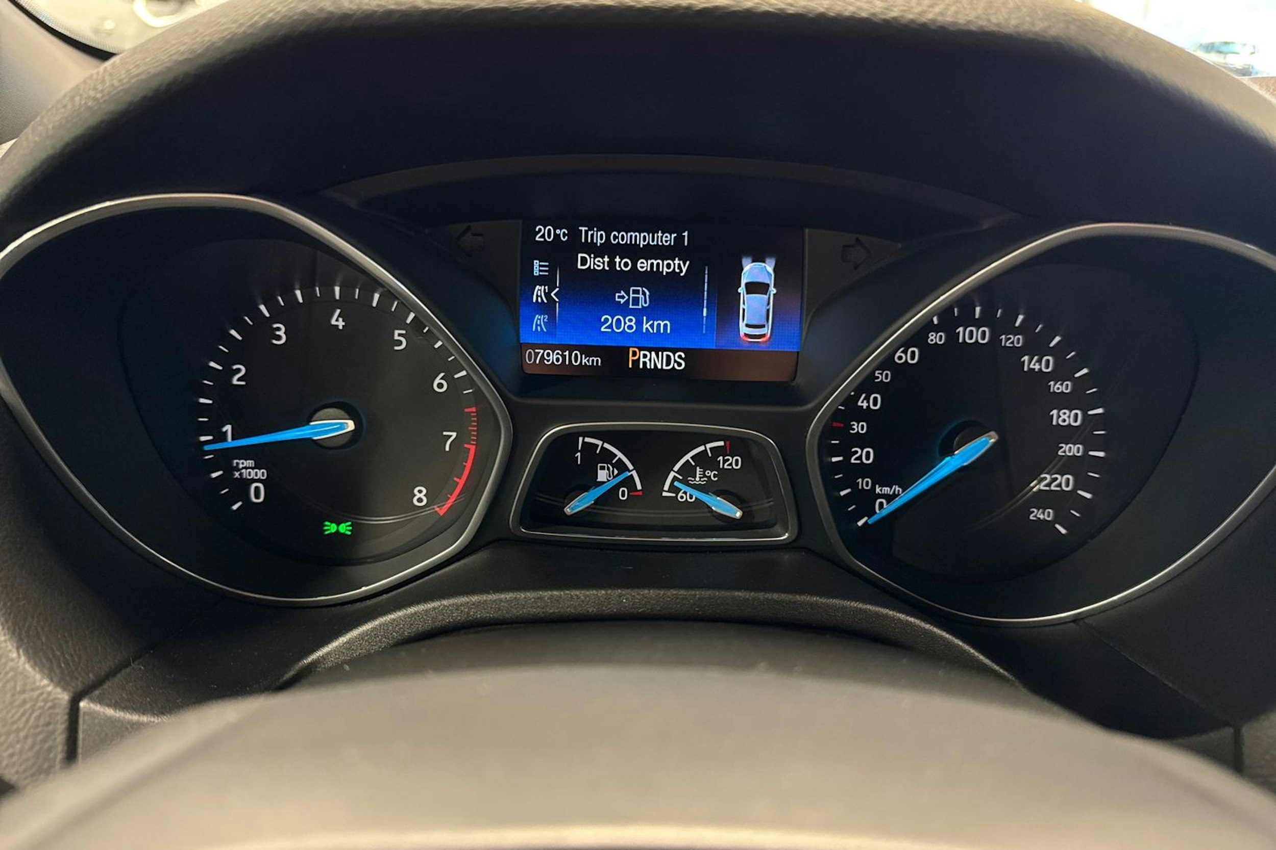 sininen Ford Focus 2016 kuva 17.