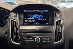 sininen Ford Focus 2016 kuva 20.
