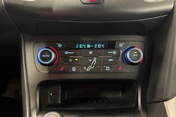 sininen Ford Focus 2016 kuva 26.