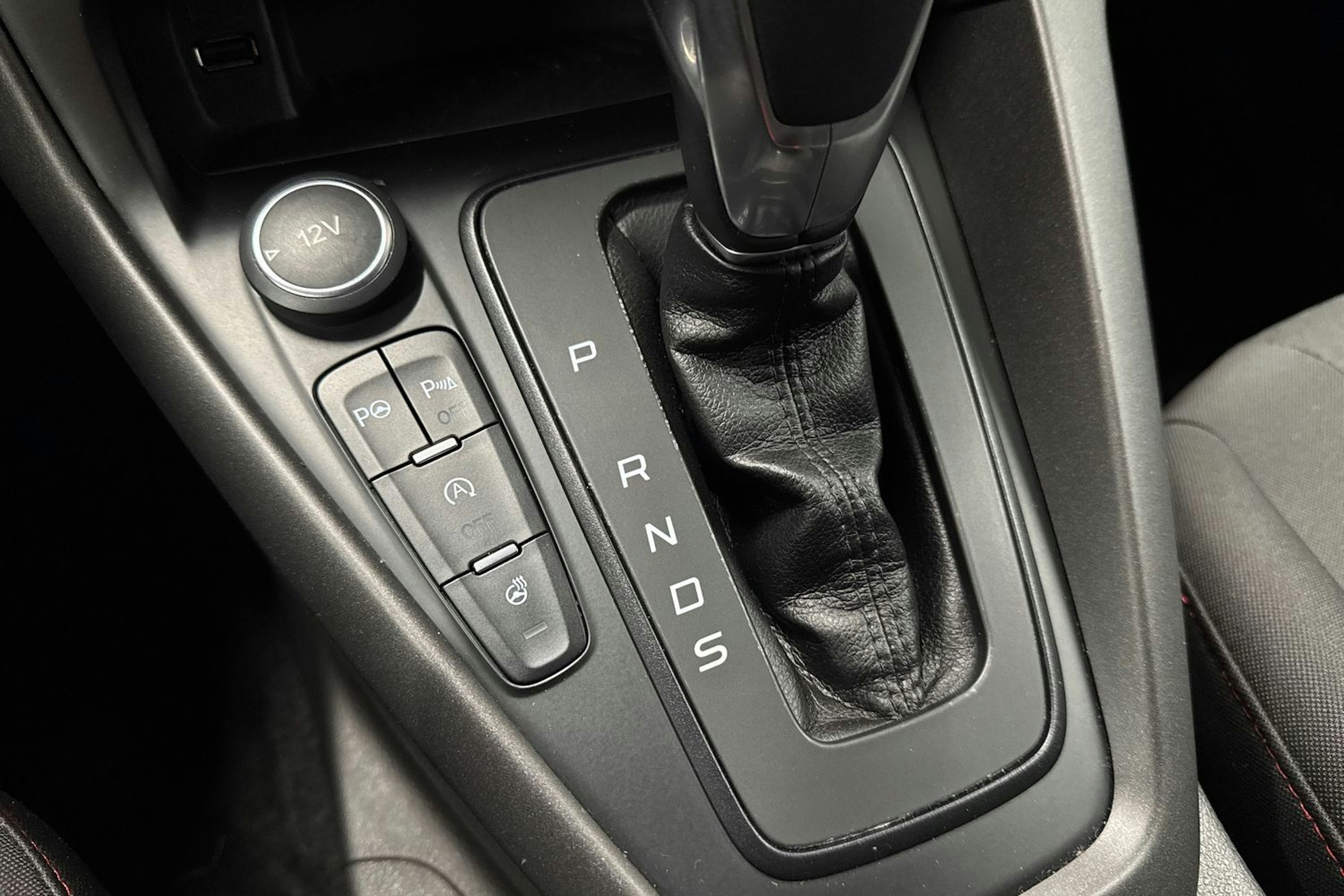 sininen Ford Focus 2016 kuva 27.