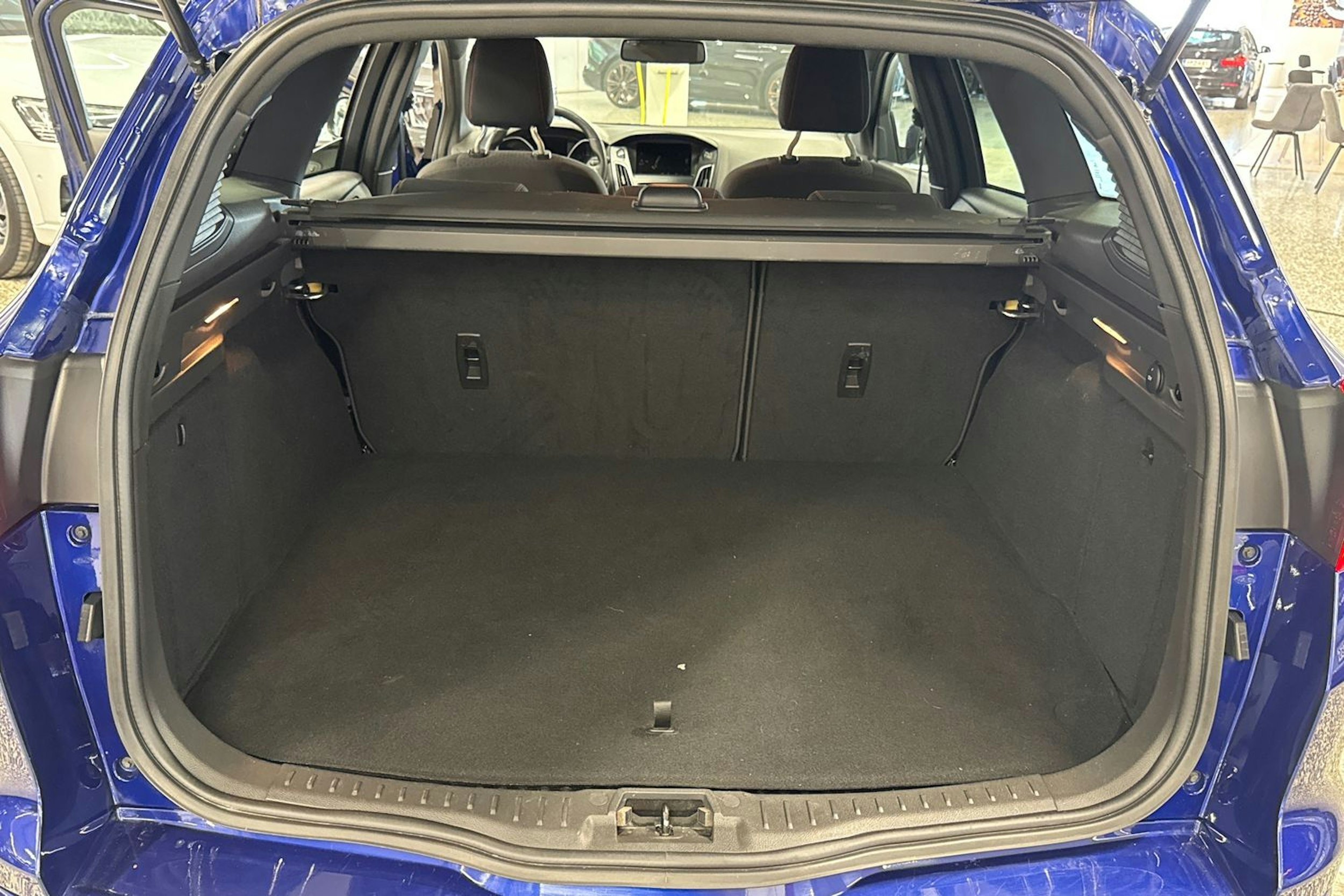 sininen Ford Focus 2016 kuva 28.