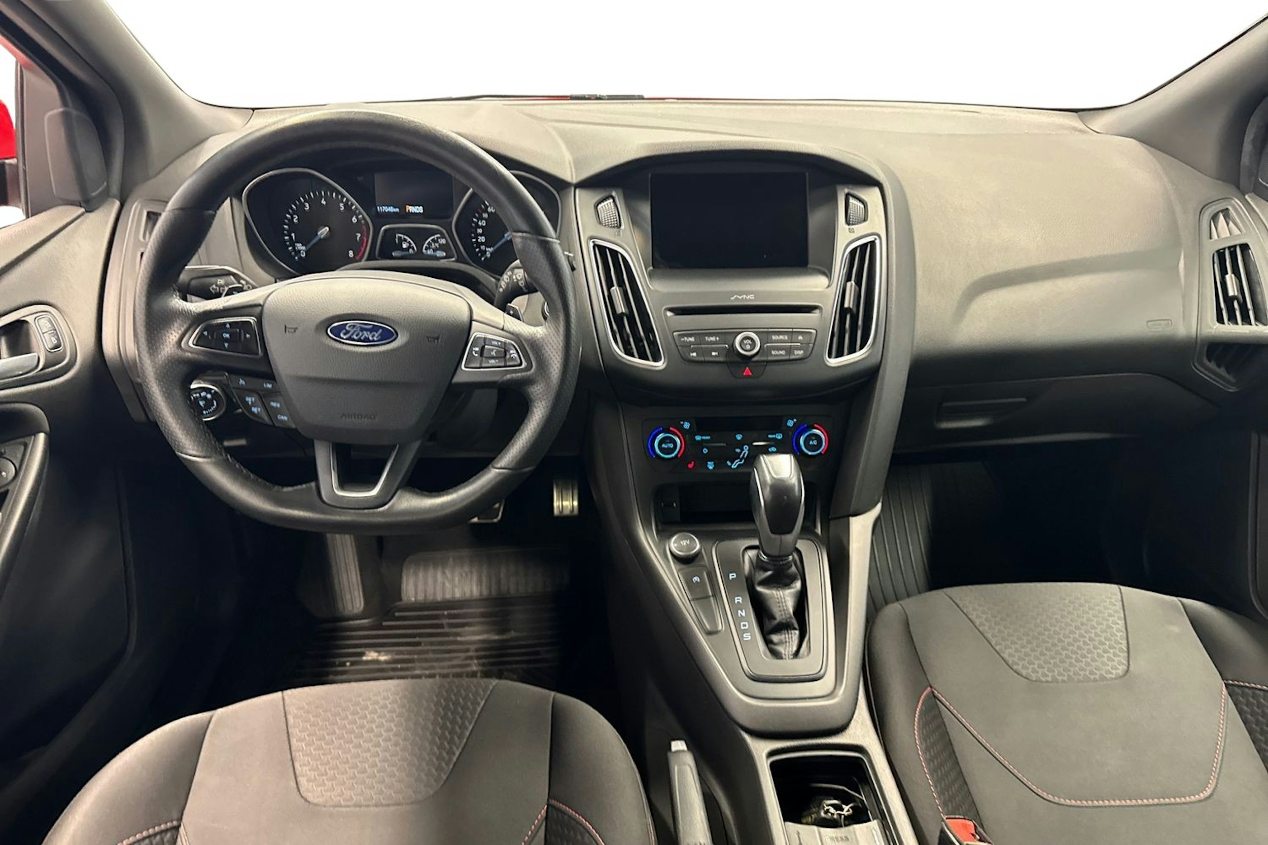 punainen Ford Focus 2016 kuva 9.
