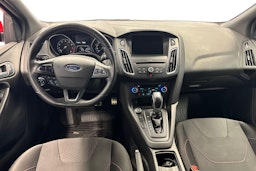 punainen Ford Focus 2016 kuva 9.