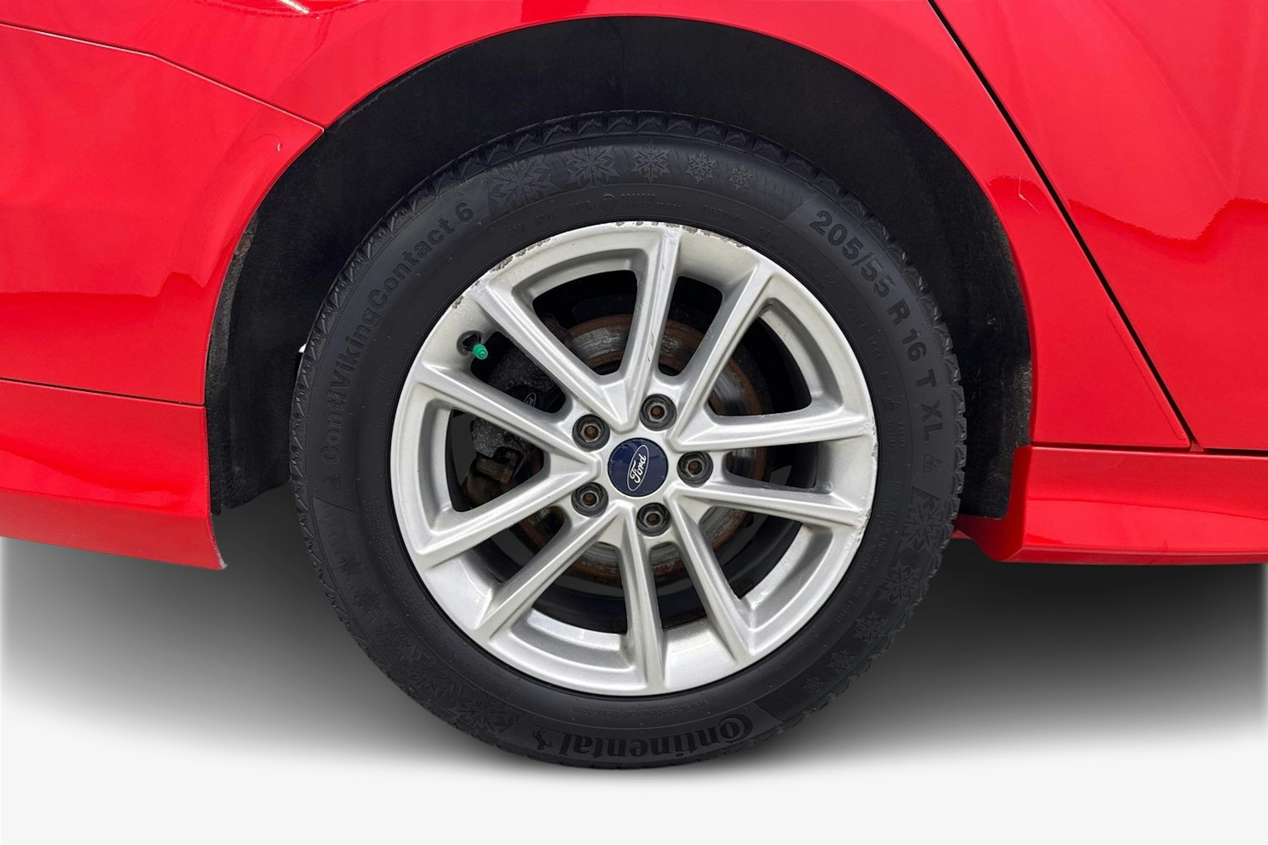 punainen Ford Focus 2016 kuva 11.