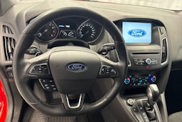 punainen Ford Focus 2016 kuva 18.