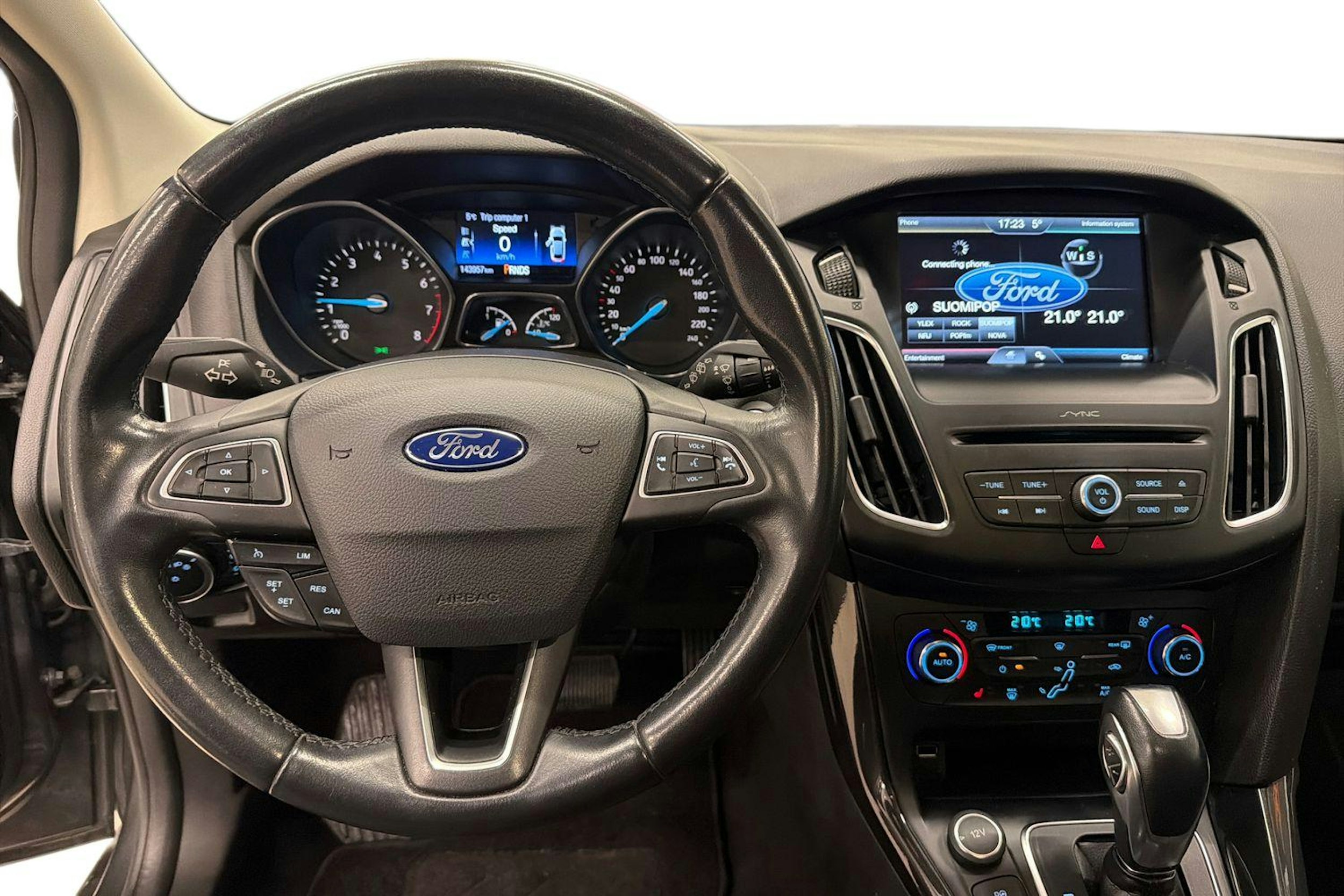 harmaa Ford Focus 2016 kuva 9.