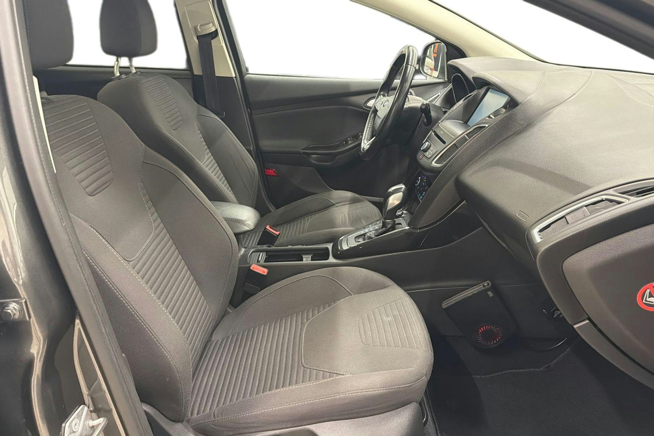 harmaa Ford Focus 2016 kuva 10.