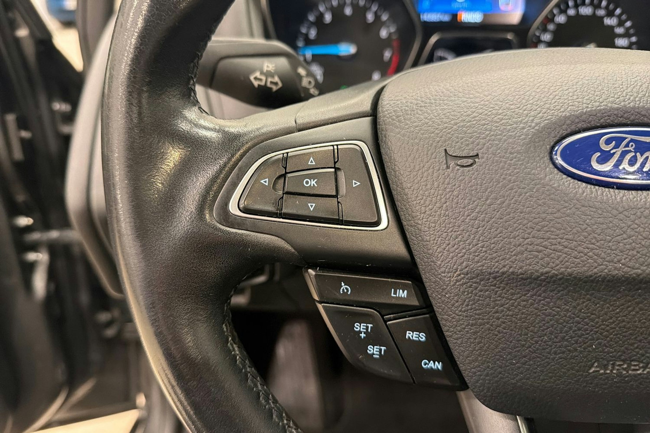 harmaa Ford Focus 2016 kuva 14.