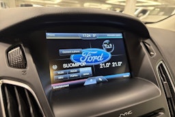 harmaa Ford Focus 2016 kuva 17.