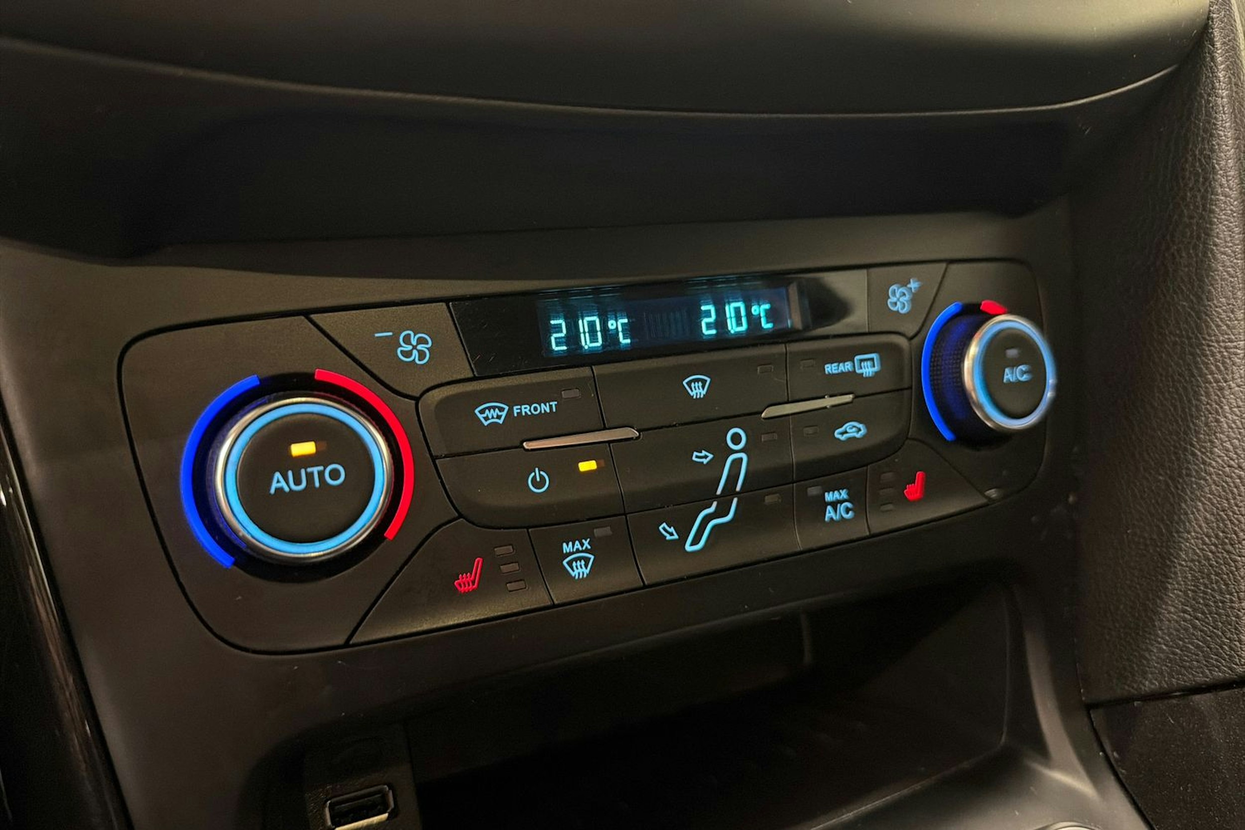 harmaa Ford Focus 2016 kuva 20.