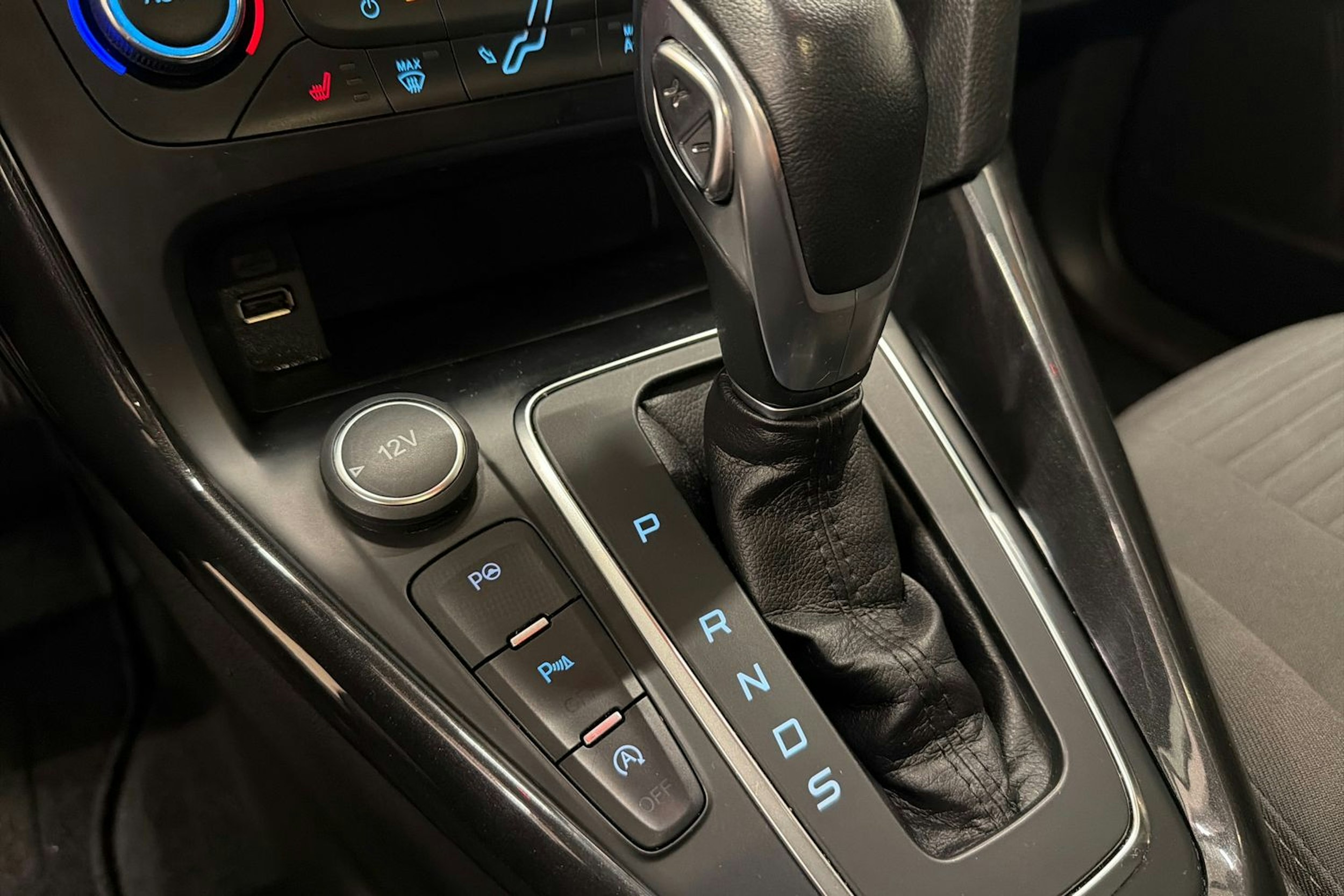 harmaa Ford Focus 2016 kuva 21.