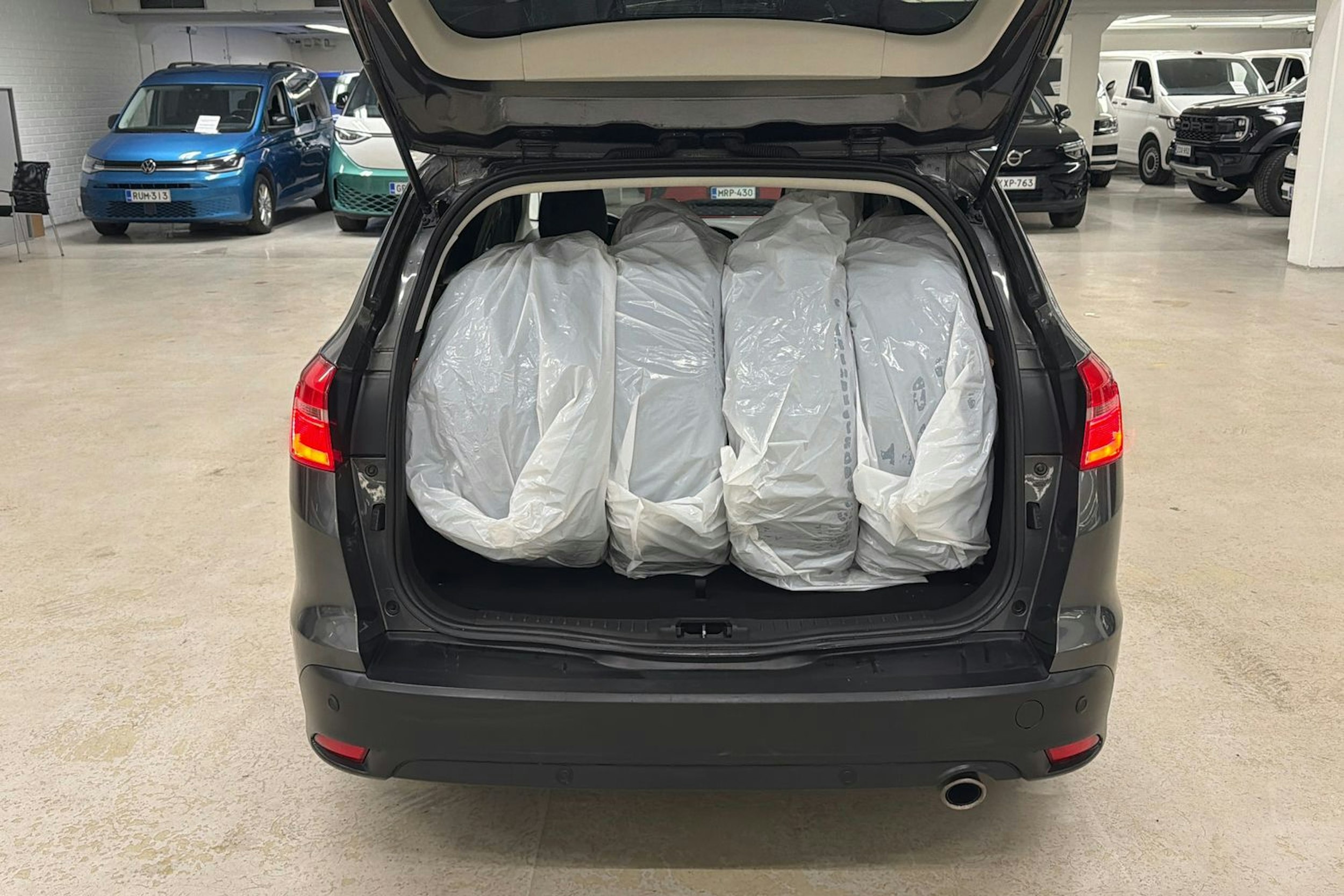 harmaa Ford Focus 2016 kuva 26.