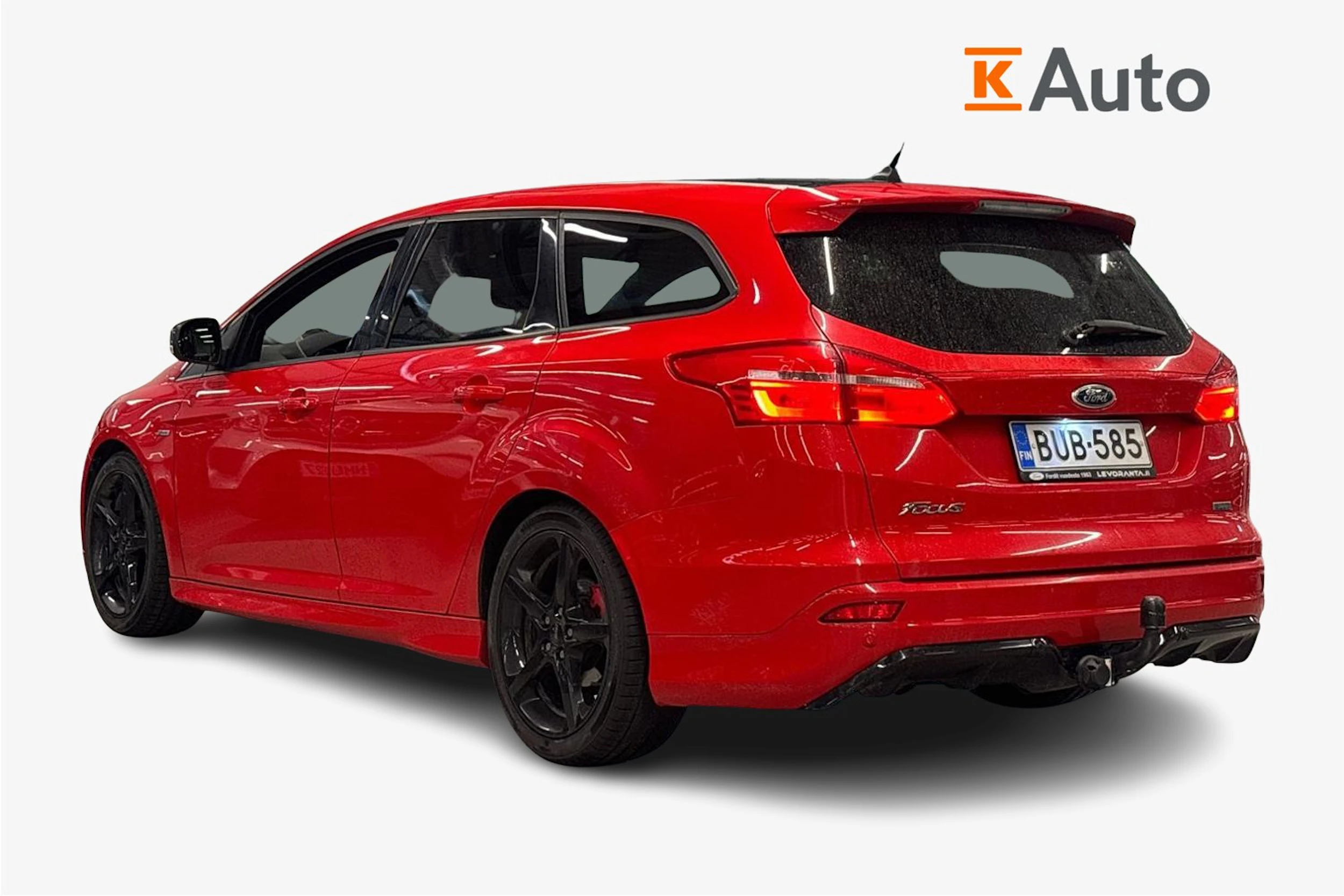 punainen Ford Focus 2017 kuva 2.