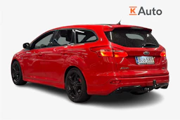 punainen Ford Focus 2017 kuva 2.