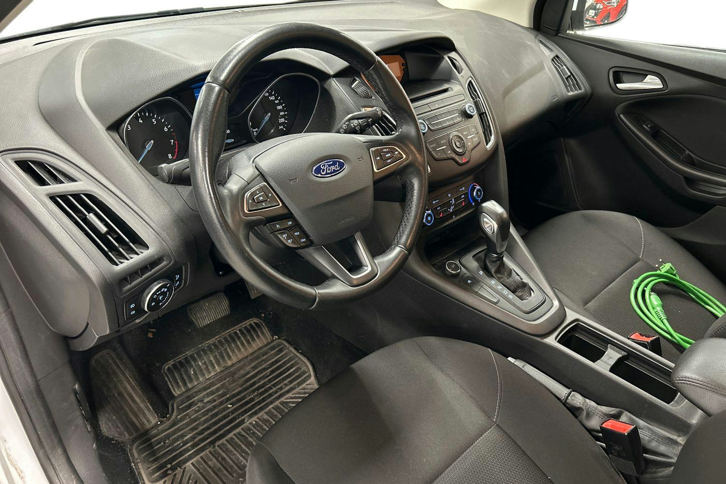 valkoinen Ford Focus 2017 kuva 3.
