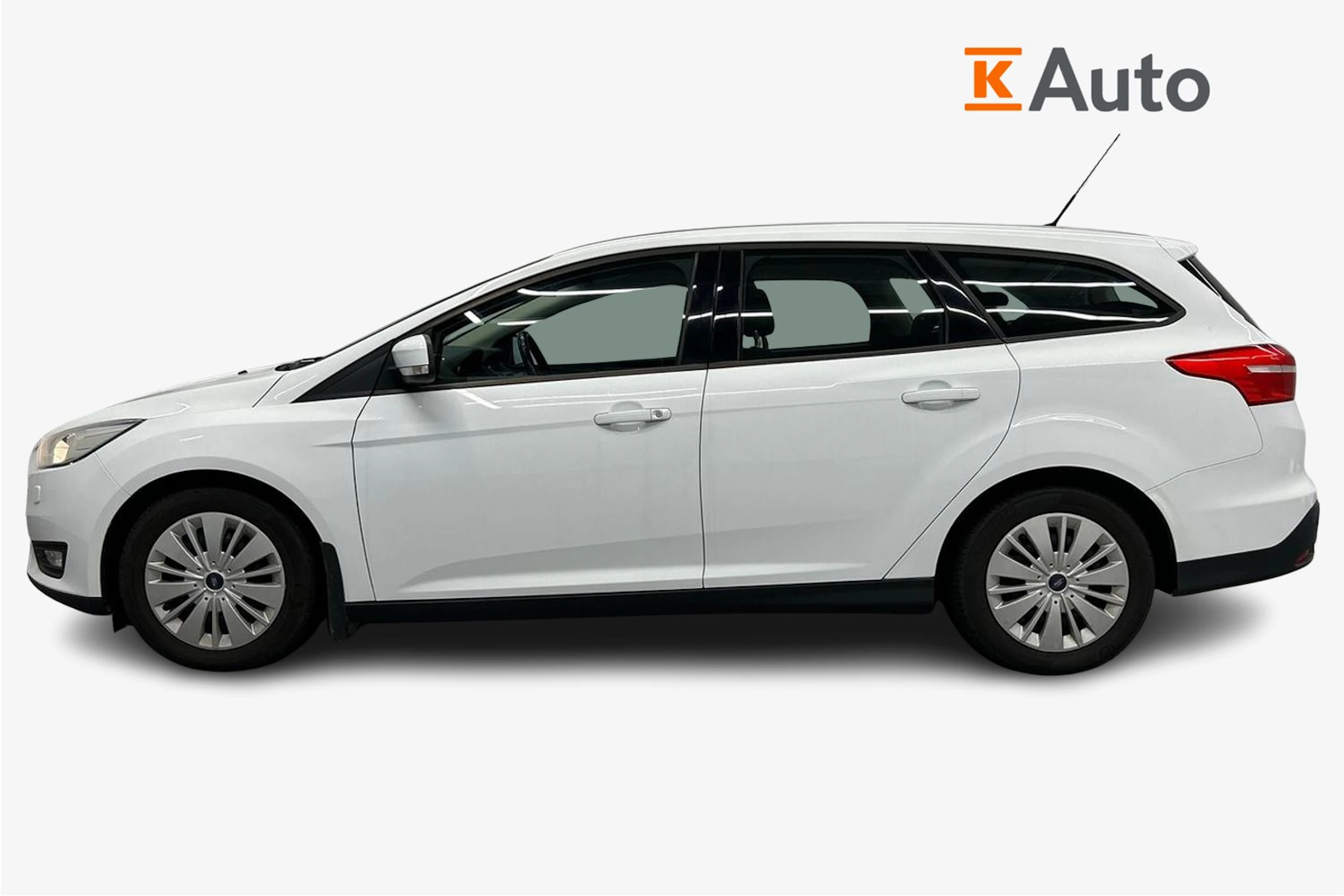 valkoinen Ford Focus 2017 kuva 5.