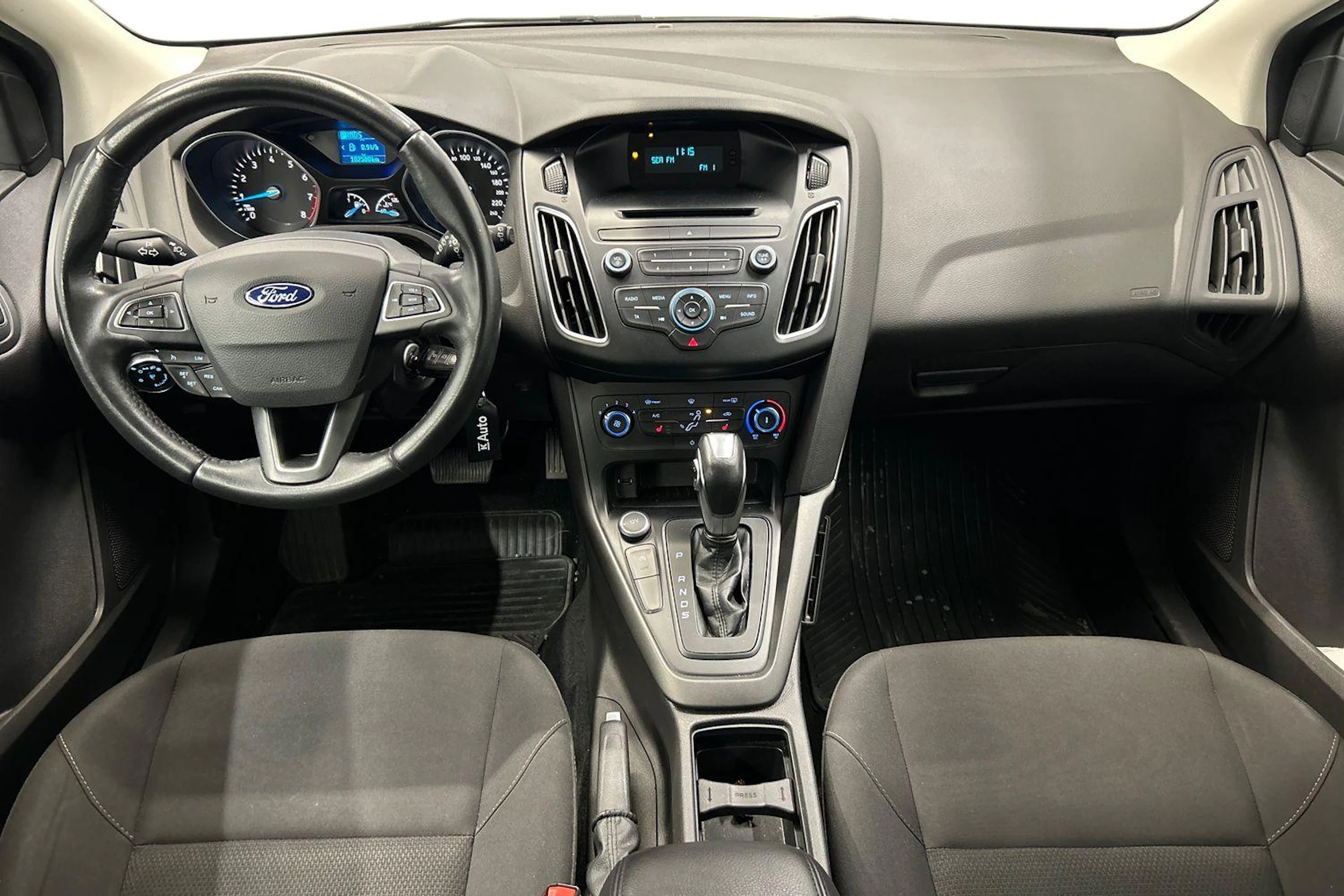 valkoinen Ford Focus 2017 kuva 7.