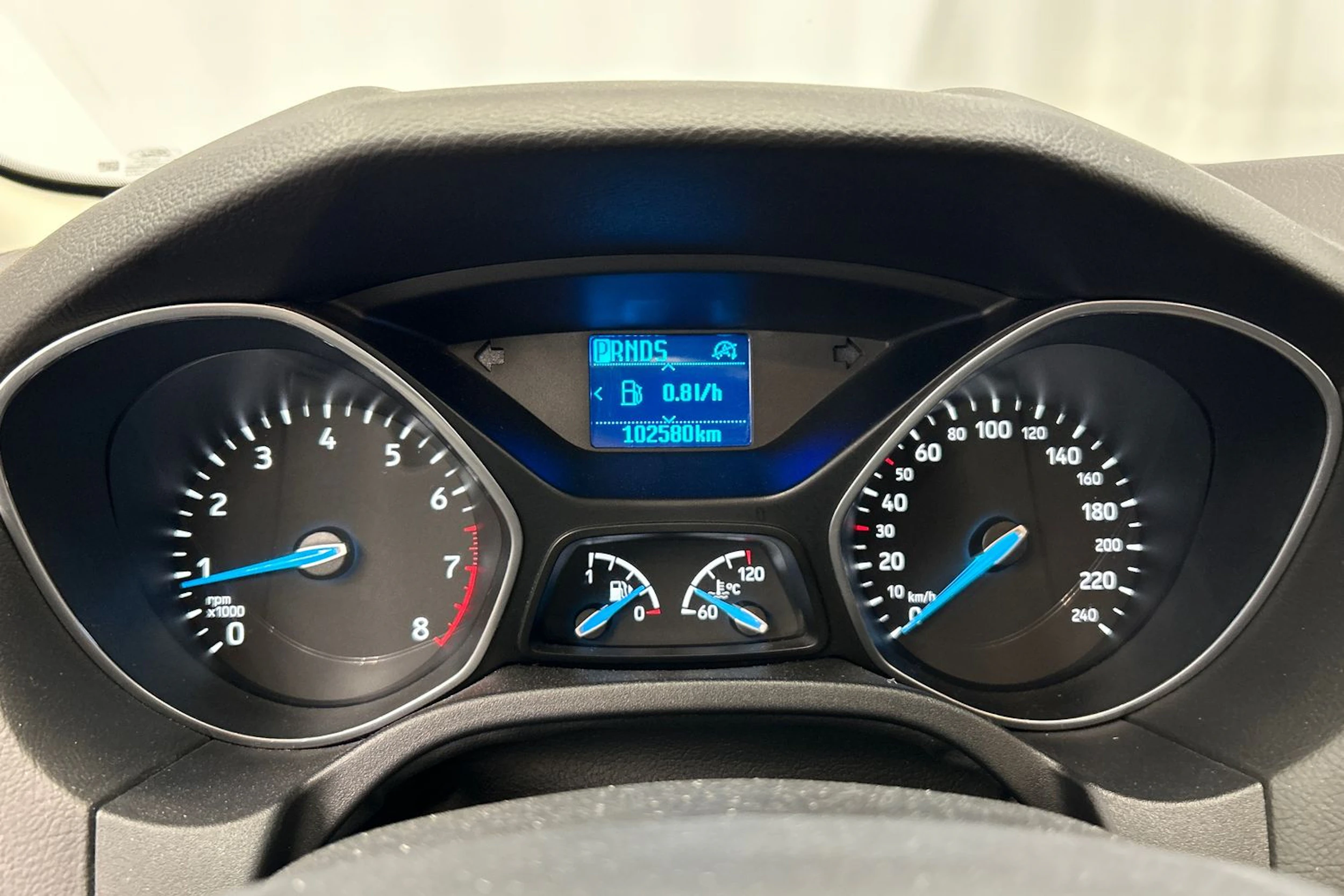 valkoinen Ford Focus 2017 kuva 14.