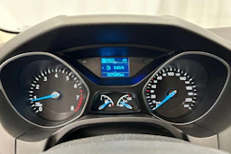 valkoinen Ford Focus 2017 kuva 14.