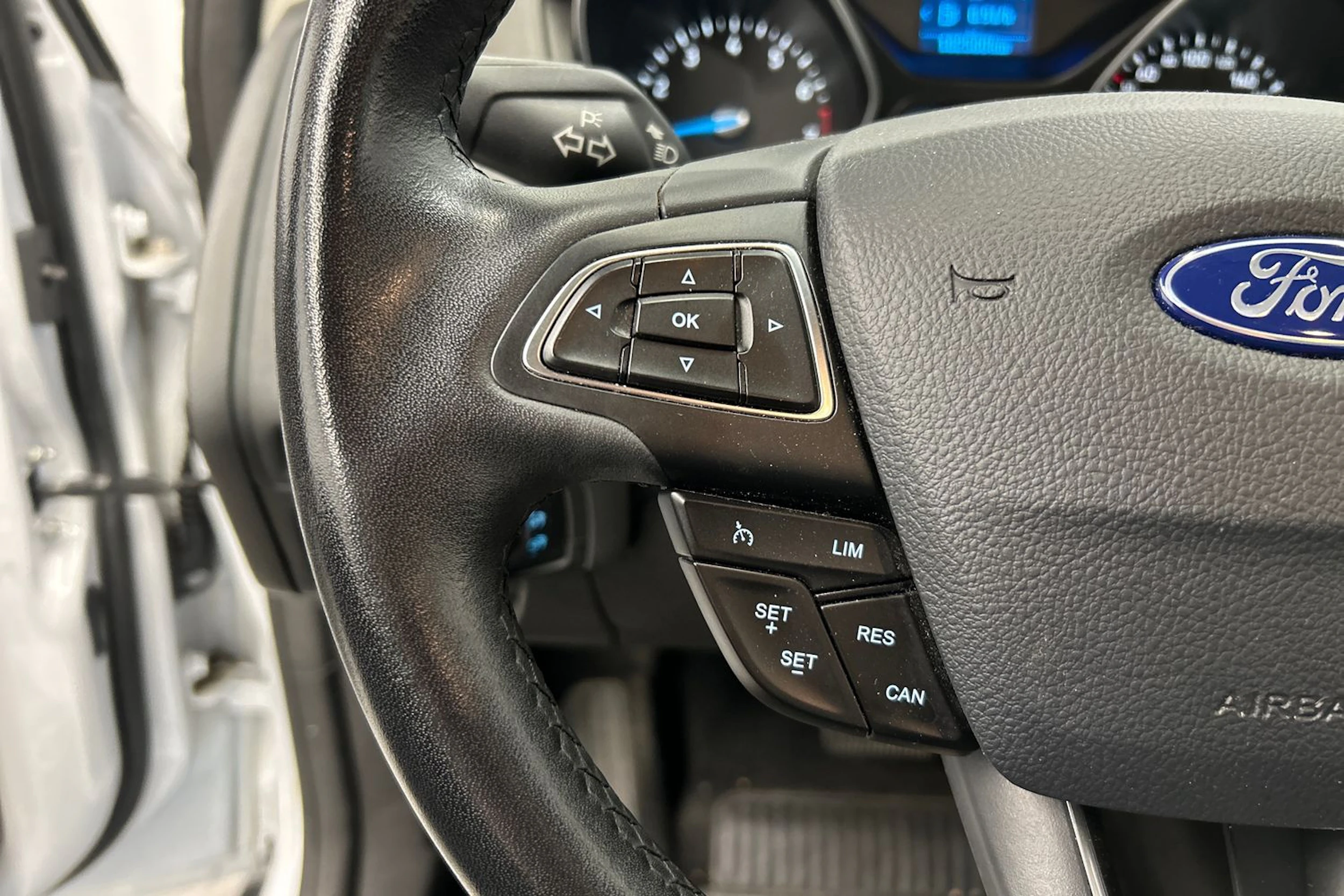 valkoinen Ford Focus 2017 kuva 15.