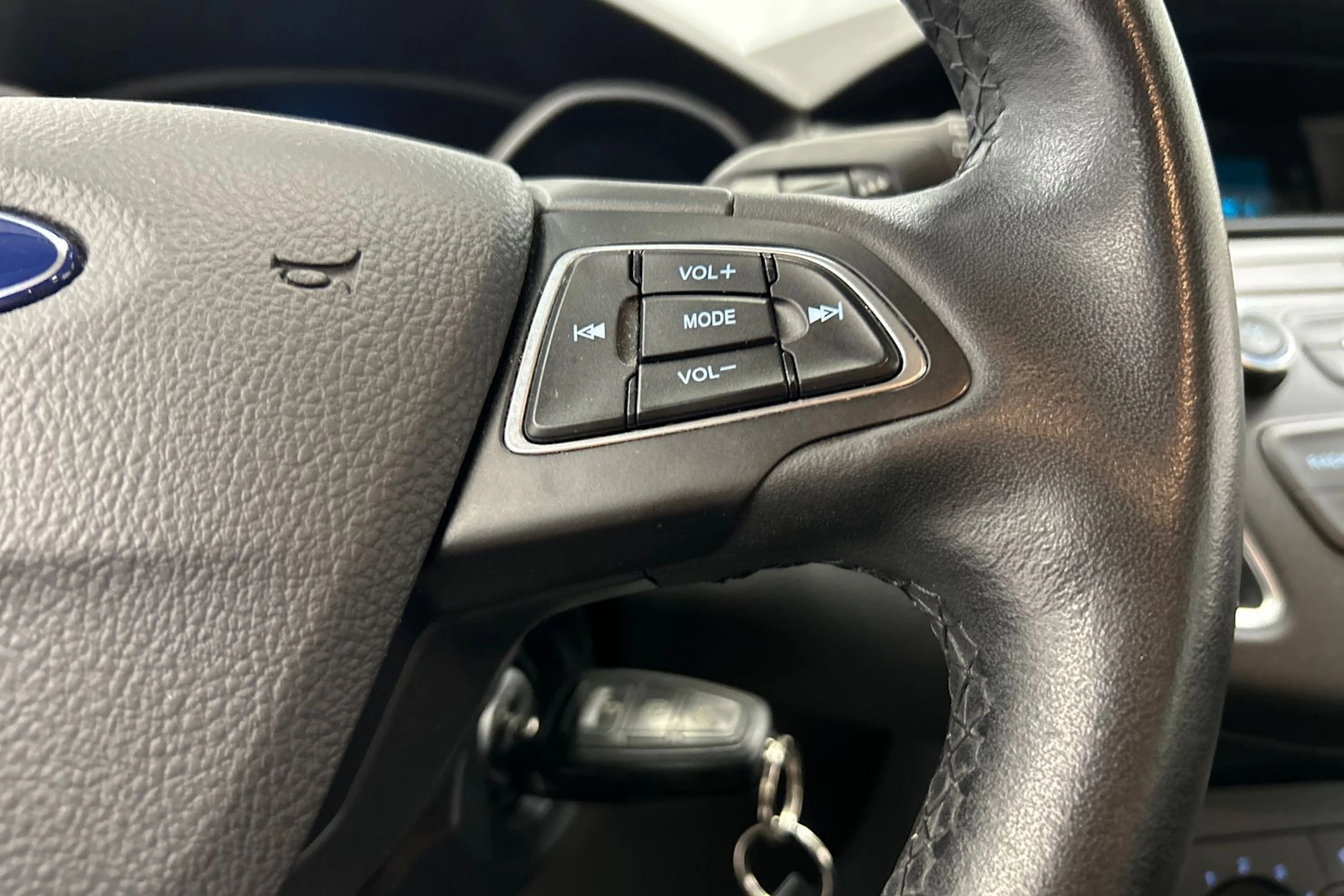valkoinen Ford Focus 2017 kuva 16.